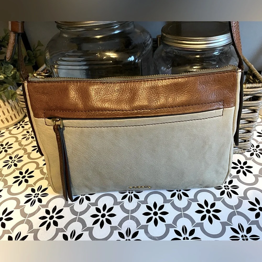Fossil Leather Crossbody purse - Picture 3 of 16